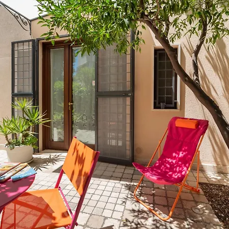 Apartment Garden House, Con Giardino A