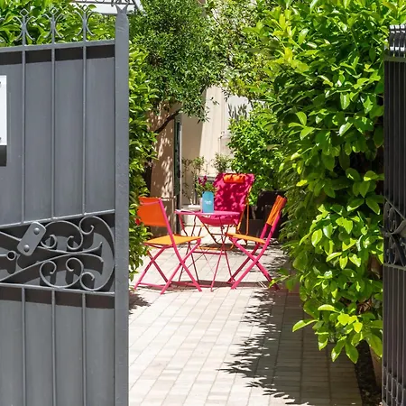 Garden House, Con Giardino A